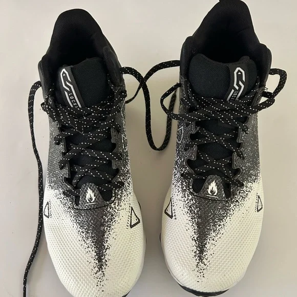 Under Armour Black and White Cleats - Picture 9 of 13